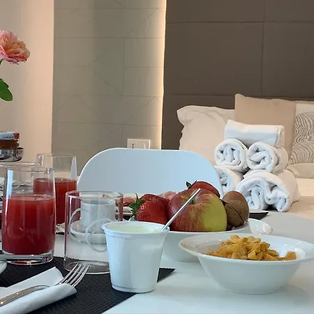 Viola Relais ホテル デセンツァーノ・デル・ガルダ