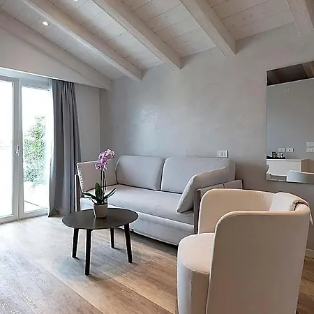 Отель Viola Relais