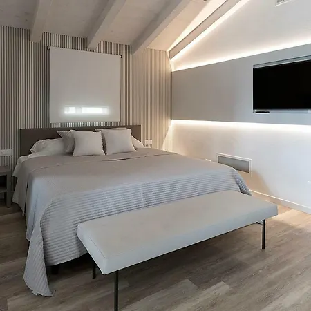 Viola Relais ホテル デセンツァーノ・デル・ガルダ